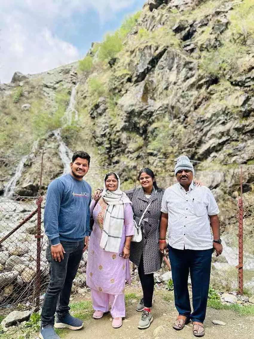 ಕೂದಲೆಳೆಯಲ್ಲಿ ಪಾರಾದ ಮಾಜಿ ಬಳ್ಳಾರಿ ವಿವಿ ಸಿಂಡಿಕೇಟ್‌ ಸಮಿತಿಯ ಸದಸ್ಯರ ಕುಟುಂಬ