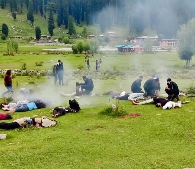 Pahalgam Terror Attack | ಚಾಲಕನ ಸಮಯಪ್ರಜ್ಞೆಯಿಂದ ಉಳಿಯಿತು ಯಾದಗಿರಿಯ ಕುಟುಂಬ ಸದಸ್ಯರ ಜೀವ Pahalgam Terror Attack | ಚಾಲಕನ ಸಮಯಪ್ರಜ್ಞೆಯಿಂದ ಉಳಿಯಿತು ಯಾದಗಿರಿಯ ಕುಟುಂಬ ಸದಸ್ಯರ ಜೀವ