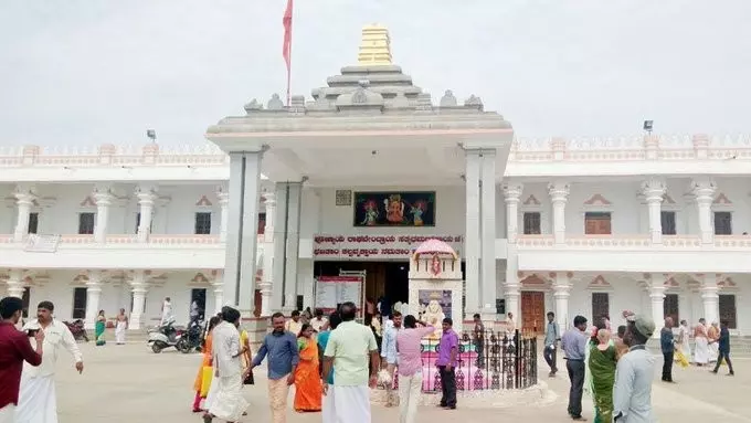 ಉಗ್ರರ ದಾಳಿಯಲ್ಲಿ ಮೃತರಾದ ಕರ್ನಾಟಕದ ಮೂವರಿಗೆ ಮಂತ್ರಾಲಯ ಮಠದಿಂದ ಪರಿಹಾರ ಘೋಷಣೆ ಉಗ್ರರ ದಾಳಿಯಲ್ಲಿ ಮೃತರಾದ ಕರ್ನಾಟಕದ ಮೂವರಿಗೆ ಮಂತ್ರಾಲಯ ಮಠದಿಂದ ಪರಿಹಾರ ಘೋಷಣೆ