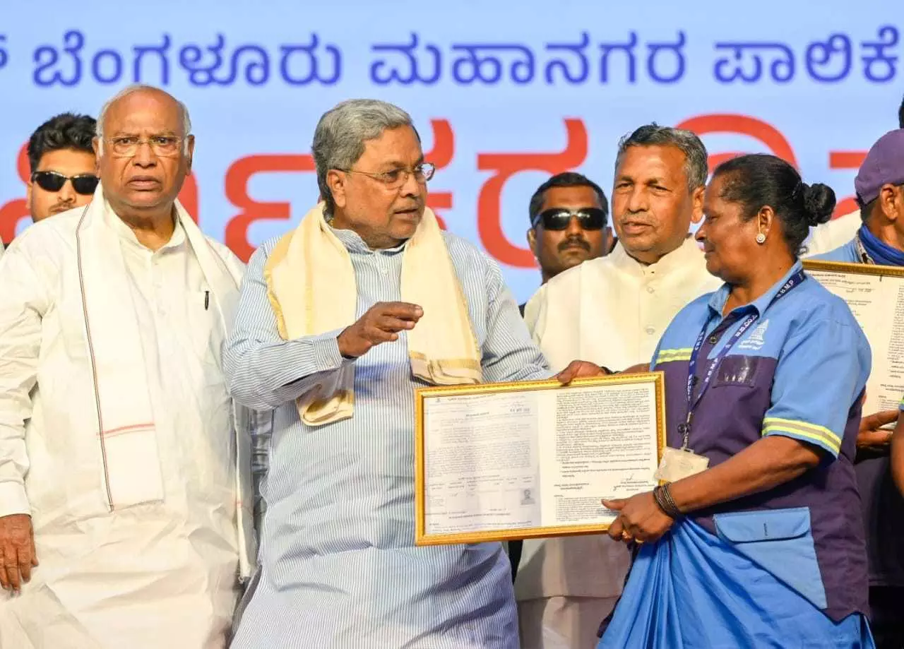 Bangalore | ಮುಂಬರುವ ದಿನಗಳಲ್ಲಿ 9000 ಶುಚಿತ್ವ ಕಾರ್ಮಿಕರ ಕಾಯಂ; ಸಿಎಂ ಭರವಸೆ Bangalore | ಮುಂಬರುವ ದಿನಗಳಲ್ಲಿ 9000 ಶುಚಿತ್ವ ಕಾರ್ಮಿಕರ ಕಾಯಂ; ಸಿಎಂ ಭರವಸೆ