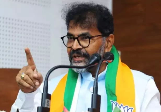 The Federal Interview | ಕೇಂದ್ರದಿಂದ ಜಾತಿ ಜನಗಣತಿ; ರಾಜ್ಯದ ವರದಿ ಜಾರಿಯ ಹಾದಿ ಸುಗಮವೇ? ಛಲವಾದಿ ನಾರಾಯಣಸ್ವಾಮಿ ಹೇಳುವುದೇನು? The Federal Interview | ಕೇಂದ್ರದಿಂದ ಜಾತಿ ಜನಗಣತಿ; ರಾಜ್ಯದ ವರದಿ ಜಾರಿಯ ಹಾದಿ ಸುಗಮವೇ? ಛಲವಾದಿ ನಾರಾಯಣಸ್ವಾಮಿ ಹೇಳುವುದೇನು?