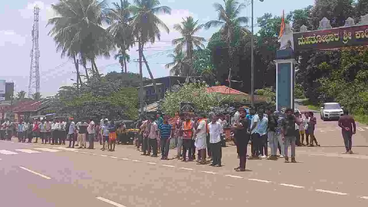 ಸುಹಾಸ್ ಶೆಟ್ಟಿ ಕೊಲೆ ಪ್ರಕರಣ: ಶಾಂತಿ ಕಾಪಾಡಲು ಮುಸ್ಲಿಮ್ ಮುಖಂಡರ ಮನವಿ ಸುಹಾಸ್ ಶೆಟ್ಟಿ ಕೊಲೆ ಪ್ರಕರಣ: ಶಾಂತಿ ಕಾಪಾಡಲು ಮುಸ್ಲಿಮ್ ಮುಖಂಡರ ಮನವಿ
