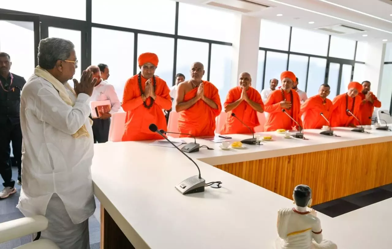 ಹಿಂದುಳಿದ, ದಲಿತ ಮಠಗಳಿಗೆ ರಾಜಧಾನಿಯಲ್ಲಿ ನಿವೇಶನ; ಹಿಂದುಳಿದ, ದಲಿತ ಅರ್ಚಕರ ತಯಾರಿಗೆ ಗುರುಕುಲ ಹಿಂದುಳಿದ, ದಲಿತ ಮಠಗಳಿಗೆ ರಾಜಧಾನಿಯಲ್ಲಿ ನಿವೇಶನ; ಹಿಂದುಳಿದ, ದಲಿತ ಅರ್ಚಕರ ತಯಾರಿಗೆ ಗುರುಕುಲ