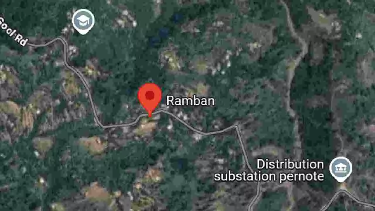 Army vehicle overturns in Jammu and Kashmir, three soldiers killed Army vehicle overturns in Jammu and Kashmir, three soldiers killed