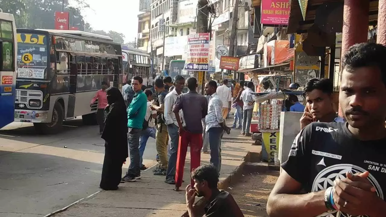 Suhas Shetty Murder| ಮಂಗಳೂರಿನಲ್ಲಿ ರಾತ್ರಿ 9.30ರ ಒಳಗೆ ಅಂಗಡಿ, ಹೋಟೆಲ್, ಬಾರ್ ಎಲ್ಲವೂ ಬಂದ್ Suhas Shetty Murder| ಮಂಗಳೂರಿನಲ್ಲಿ ರಾತ್ರಿ 9.30ರ ಒಳಗೆ ಅಂಗಡಿ, ಹೋಟೆಲ್, ಬಾರ್ ಎಲ್ಲವೂ ಬಂದ್