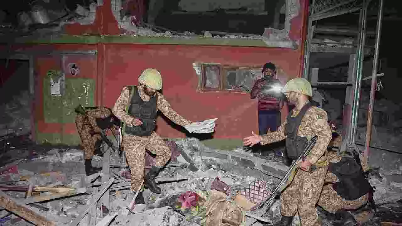 Operation Sindoor: ಜೆಎಂ, ಎಲ್ಇಟಿ, ಹಿಜ್ಬುಲ್ ಮುಜಾಹಿದ್ದೀನ್ ಪ್ರಧಾನ ಕಚೇರಿ ಮೇಲೆ ಐಎಎಫ್ ದಾಳಿ Operation Sindoor: ಜೆಎಂ, ಎಲ್ಇಟಿ, ಹಿಜ್ಬುಲ್ ಮುಜಾಹಿದ್ದೀನ್ ಪ್ರಧಾನ ಕಚೇರಿ ಮೇಲೆ ಐಎಎಫ್ ದಾಳಿ