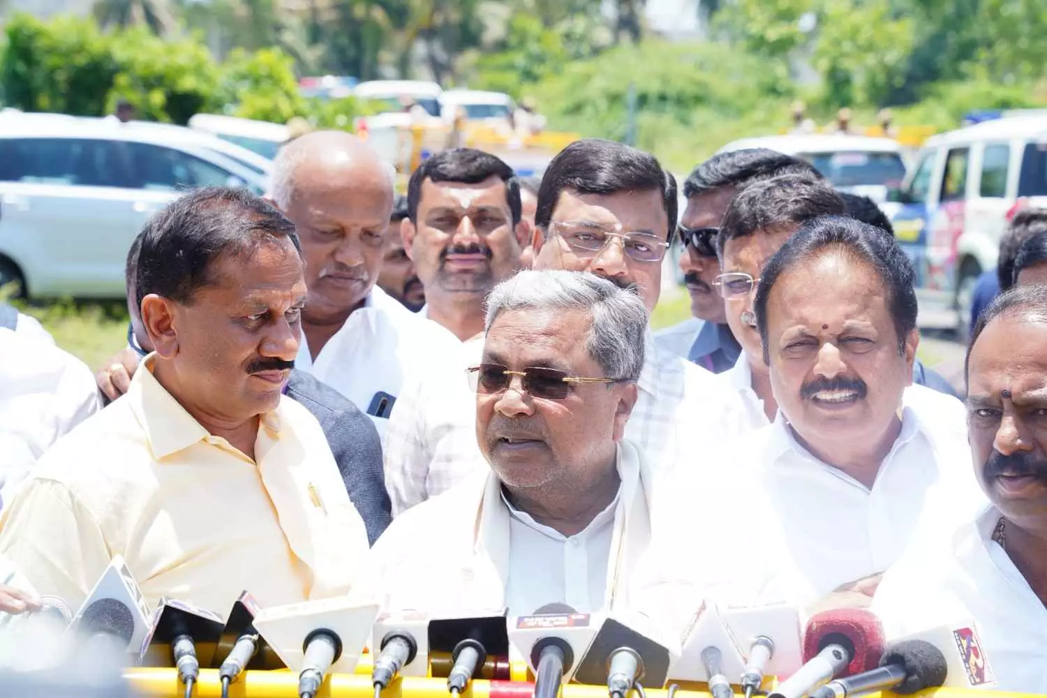 Operation Sindoor | ರಾಜ್ಯದಲ್ಲಿರುವ ಪಾಕಿಸ್ತಾನ ಪ್ರಜೆಗಳ ಮಾಹಿತಿ ಇಲ್ಲ; ಸಿಎಂ ಹೇಳಿಕೆಗೆ ಪ್ರತಿಪಕ್ಷಗಳ ಆಕ್ರೋಶ Operation Sindoor | ರಾಜ್ಯದಲ್ಲಿರುವ ಪಾಕಿಸ್ತಾನ ಪ್ರಜೆಗಳ ಮಾಹಿತಿ ಇಲ್ಲ; ಸಿಎಂ ಹೇಳಿಕೆಗೆ ಪ್ರತಿಪಕ್ಷಗಳ ಆಕ್ರೋಶ