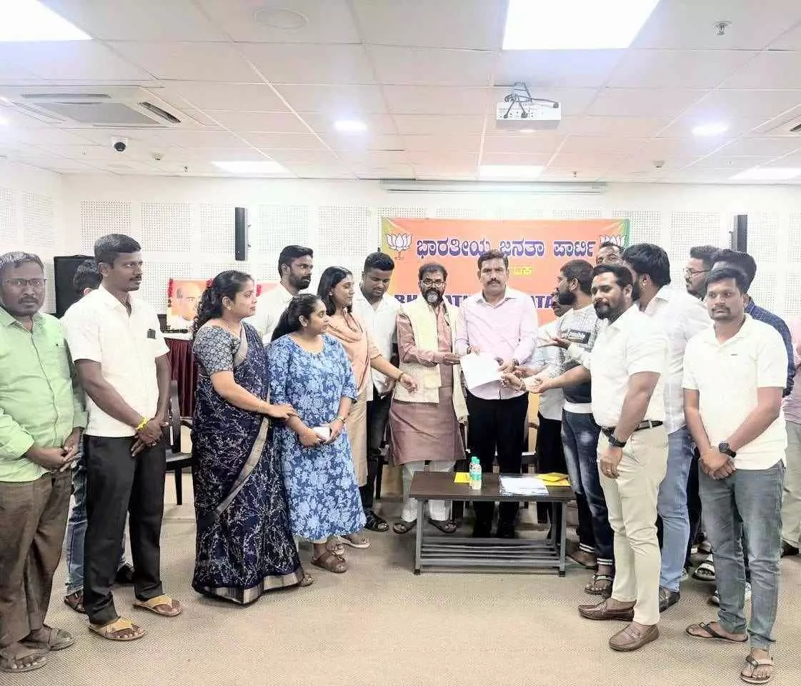 KPSC Controversy : ಕೆಪಿಎಸ್ಸಿ ಆಕಾಂಕ್ಷಿಗಳಿಂದ ಬಿಜೆಪಿ ರಾಜ್ಯಾಧ್ಯಕ್ಷ ಬಿ.ವೈ. ವಿಜಯೇಂದ್ರ ಭೇಟಿ KPSC Controversy : ಕೆಪಿಎಸ್ಸಿ ಆಕಾಂಕ್ಷಿಗಳಿಂದ ಬಿಜೆಪಿ ರಾಜ್ಯಾಧ್ಯಕ್ಷ ಬಿ.ವೈ. ವಿಜಯೇಂದ್ರ ಭೇಟಿ