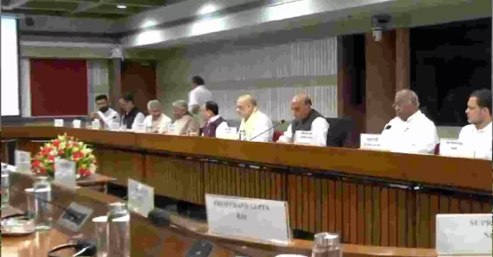 All Party Meeting: ಸರ್ವಪಕ್ಷ ಸಭೆಗೆ ಮತ್ತೆ ಪ್ರಧಾನಿ ಮೋದಿ ಗೈರು; ಖರ್ಗೆ ಅಸಮಾಧಾನ All Party Meeting: ಸರ್ವಪಕ್ಷ ಸಭೆಗೆ ಮತ್ತೆ ಪ್ರಧಾನಿ ಮೋದಿ ಗೈರು; ಖರ್ಗೆ ಅಸಮಾಧಾನ