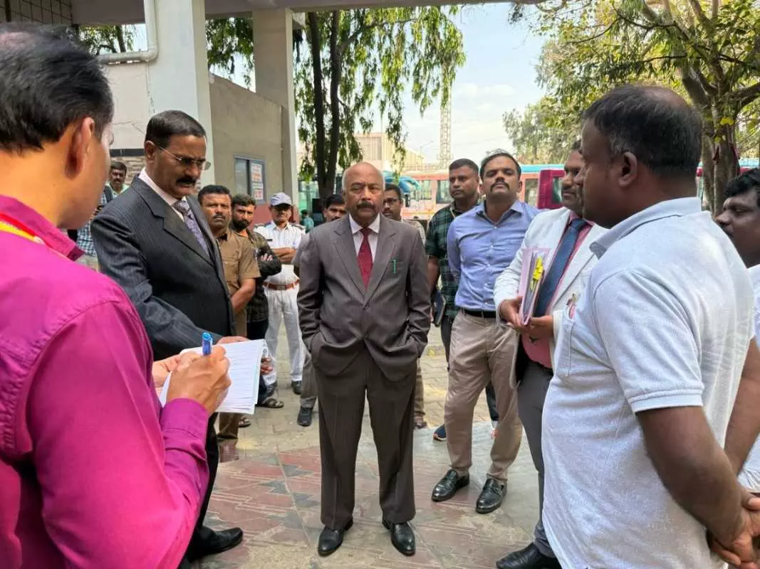 ಮೆಜೆಸ್ಟಿಕ್ ಬಸ್ಸ್ಟಾಂಡ್ ಶೌಚಾಲಯಗಳಲ್ಲಿ ಶುಲ್ಕ ವಸೂಲಿ ದಂಧೆ ; ತನಿಖೆಗೆ ಆದೇಶಿದ ಉಪಲೋಕಾಯುಕ್ತ ಮೆಜೆಸ್ಟಿಕ್ ಬಸ್ಸ್ಟಾಂಡ್ ಶೌಚಾಲಯಗಳಲ್ಲಿ ಶುಲ್ಕ ವಸೂಲಿ ದಂಧೆ ; ತನಿಖೆಗೆ ಆದೇಶಿದ ಉಪಲೋಕಾಯುಕ್ತ