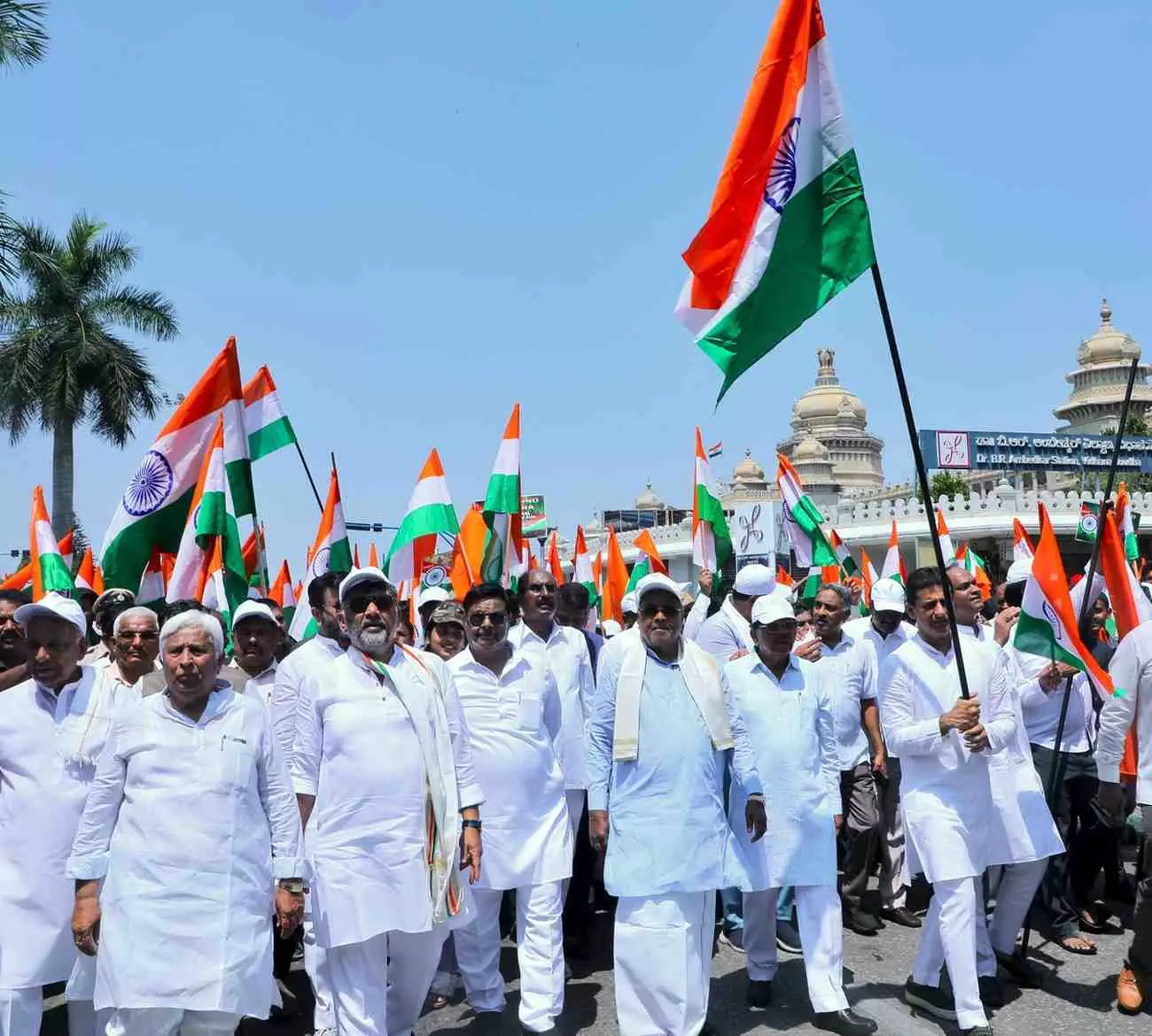 India-Pakistan War |ಸೇನಾಪಡೆ ಬೆಂಬಲಿಸಿ ತಿರಂಗಾ ಯಾತ್ರೆ ನಡೆಸಿದ ಕಾಂಗ್ರೆಸ್ India-Pakistan War |ಸೇನಾಪಡೆ ಬೆಂಬಲಿಸಿ ತಿರಂಗಾ ಯಾತ್ರೆ ನಡೆಸಿದ ಕಾಂಗ್ರೆಸ್