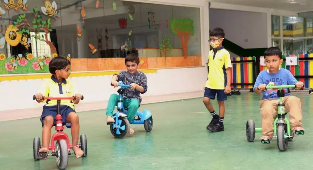 ಪ್ರಿ-ಸ್ಕೂಲ್ ಪ್ರವೇಶಕ್ಕೆ ವಯೋಮಿತಿ ನಿಗದಿಪಡಿಸಿದ ಶಿಕ್ಷಣ ಇಲಾಖೆ; ಈ ವರ್ಷ 1ನೇ ತರಗತಿಗೆ ಐದೂವರೆ ವರ್ಷದವರಿಗೂ ಅವಕಾಶ ಪ್ರಿ-ಸ್ಕೂಲ್ ಪ್ರವೇಶಕ್ಕೆ ವಯೋಮಿತಿ ನಿಗದಿಪಡಿಸಿದ ಶಿಕ್ಷಣ ಇಲಾಖೆ; ಈ ವರ್ಷ 1ನೇ ತರಗತಿಗೆ ಐದೂವರೆ ವರ್ಷದವರಿಗೂ ಅವಕಾಶ