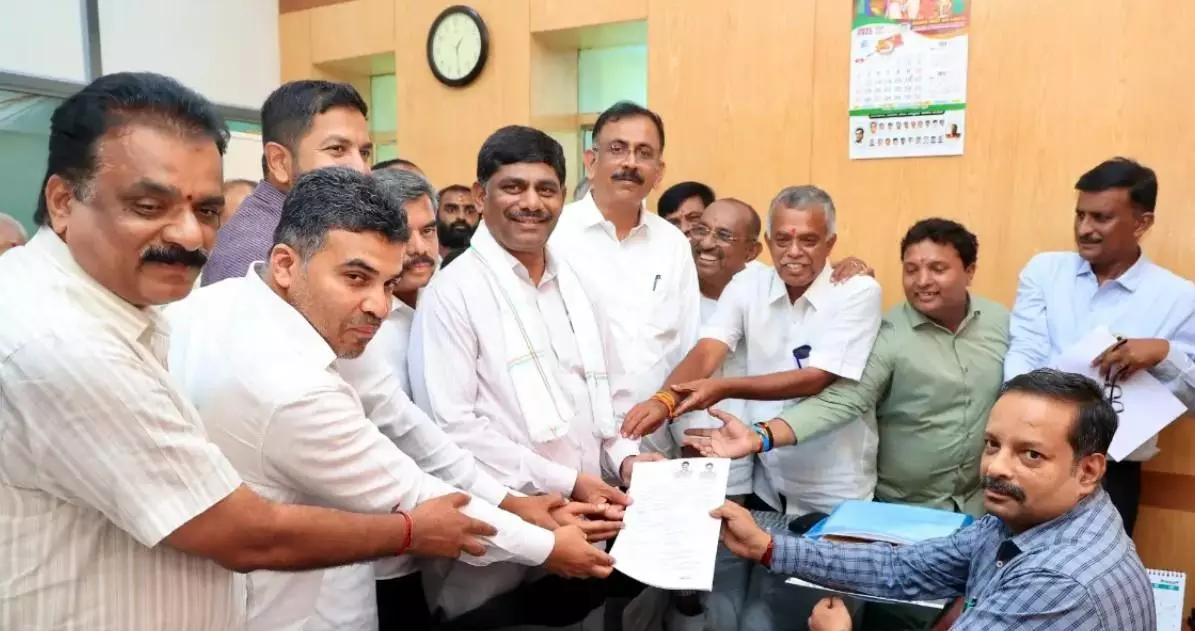 Bamul Election | ಕೆಎಂಎಫ್ ಅಧ್ಯಕ್ಷ ಗಾದಿ ಮೇಲೆ ಕಣ್ಣು; ಬಮೂಲ್ ಚುನಾವಣೆಗೆ ಡಿ.ಕೆ.ಸುರೇಶ್ ಸ್ಪರ್ಧೆ Bamul Election | ಕೆಎಂಎಫ್ ಅಧ್ಯಕ್ಷ ಗಾದಿ ಮೇಲೆ ಕಣ್ಣು; ಬಮೂಲ್ ಚುನಾವಣೆಗೆ ಡಿ.ಕೆ.ಸುರೇಶ್ ಸ್ಪರ್ಧೆ