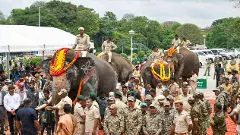ರಾಜ್ಯದ 4 ಕುಮ್ಕಿ ಆನೆಗಳನ್ನು ಆಂಧ್ರಪ್ರದೇಶಕ್ಕೆ ಹಸ್ತಾಂತರಿಸಿದ ಸಿಎಂ ಸಿದ್ದರಾಮಯ್ಯ