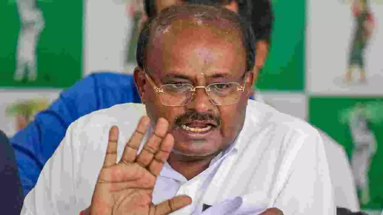 ರಾಮನಗರ ಮರುನಾಮಕರಣ ವಿವಾದ: ಡಿಕೆ ಶಿವಕುಮಾರ್ ವಿರುದ್ಧ ಎಚ್ಡಿಕೆ, ನಿಖಿಲ್ ವಾಗ್ದಾಳಿ ರಾಮನಗರ ಮರುನಾಮಕರಣ ವಿವಾದ: ಡಿಕೆ ಶಿವಕುಮಾರ್ ವಿರುದ್ಧ ಎಚ್ಡಿಕೆ, ನಿಖಿಲ್ ವಾಗ್ದಾಳಿ