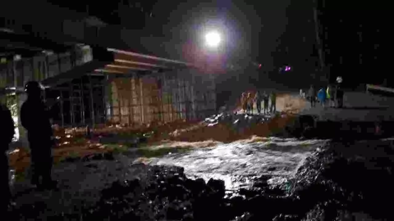 Rain News : ಕುಮಟಾ-ಶಿರಸಿ ಹೆದ್ದಾರಿ ಕೊಚ್ಚಿಹೋಗಿ ಸಂಪರ್ಕ ಕಡಿತ Rain News : ಕುಮಟಾ-ಶಿರಸಿ ಹೆದ್ದಾರಿ ಕೊಚ್ಚಿಹೋಗಿ ಸಂಪರ್ಕ ಕಡಿತ