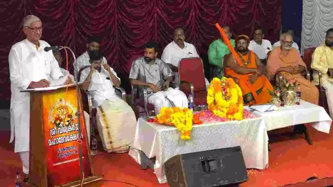 ಪಹಲ್ಗಾಮ್ನಲ್ಲಿ ಮೃತಪಟ್ಟವರ ಪತ್ನಿಯರು ವೀರವನಿತೆಯರಲ್ಲ; ಬಿಜೆಪಿ ಸಂಸದನ ವಿವಾದಾತ್ಮಕ ಹೇಳಿಕೆ ಪಹಲ್ಗಾಮ್ನಲ್ಲಿ ಮೃತಪಟ್ಟವರ ಪತ್ನಿಯರು ವೀರವನಿತೆಯರಲ್ಲ; ಬಿಜೆಪಿ ಸಂಸದನ ವಿವಾದಾತ್ಮಕ ಹೇಳಿಕೆ