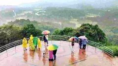 ಕೊಡಗು ಮತ್ತು ಚಿಕ್ಕಮಗಳೂರಿನಲ್ಲಿ ಭಾರಿ ಮಳೆ: ಅಂಗನವಾಡಿಗಳಿಗೆ ರಜೆ ಘೋಷಣೆ, ಜನಜೀವನ ಅಸ್ತವ್ಯಸ್ತ