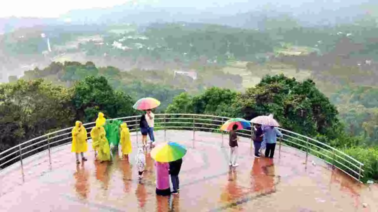 ಕೊಡಗು ಮತ್ತು ಚಿಕ್ಕಮಗಳೂರಿನಲ್ಲಿ ಭಾರಿ ಮಳೆ: ಅಂಗನವಾಡಿಗಳಿಗೆ ರಜೆ ಘೋಷಣೆ, ಜನಜೀವನ ಅಸ್ತವ್ಯಸ್ತ ಕೊಡಗು ಮತ್ತು ಚಿಕ್ಕಮಗಳೂರಿನಲ್ಲಿ ಭಾರಿ ಮಳೆ: ಅಂಗನವಾಡಿಗಳಿಗೆ ರಜೆ ಘೋಷಣೆ, ಜನಜೀವನ ಅಸ್ತವ್ಯಸ್ತ