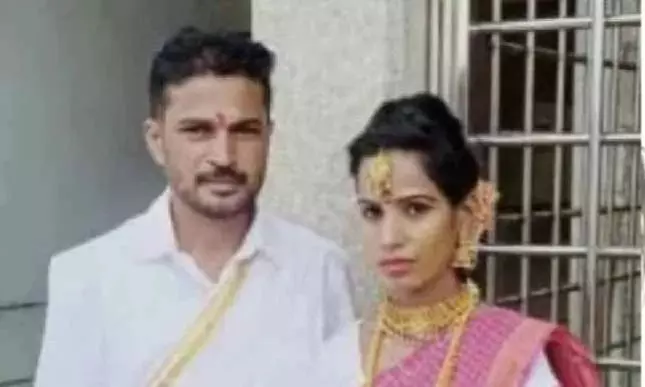 Crime News; ಪ್ರೀತಿಸಿ ಮದುವೆಯಾಗಿದ್ದವಳನ್ನು ಇರಿದು ಕೊಂದ Crime News; ಪ್ರೀತಿಸಿ ಮದುವೆಯಾಗಿದ್ದವಳನ್ನು ಇರಿದು ಕೊಂದ