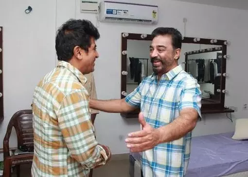ಕಮಲ್ ಕನ್ನಡ ವಿವಾದ: ಕಮಲ್ ಹಾಸನ್ ಕನ್ನಡದ ಬಗ್ಗೆ ತುಂಬಾ ಗೌರವ ಕೊಡುತ್ತಾರೆ; ಶಿವರಾಜಕುಮಾರ್ ಮೊದಲ ಪ್ರತಿಕ್ರಿಯೆ ಕಮಲ್ ಕನ್ನಡ ವಿವಾದ: ಕಮಲ್ ಹಾಸನ್ ಕನ್ನಡದ ಬಗ್ಗೆ ತುಂಬಾ ಗೌರವ ಕೊಡುತ್ತಾರೆ; ಶಿವರಾಜಕುಮಾರ್ ಮೊದಲ ಪ್ರತಿಕ್ರಿಯೆ