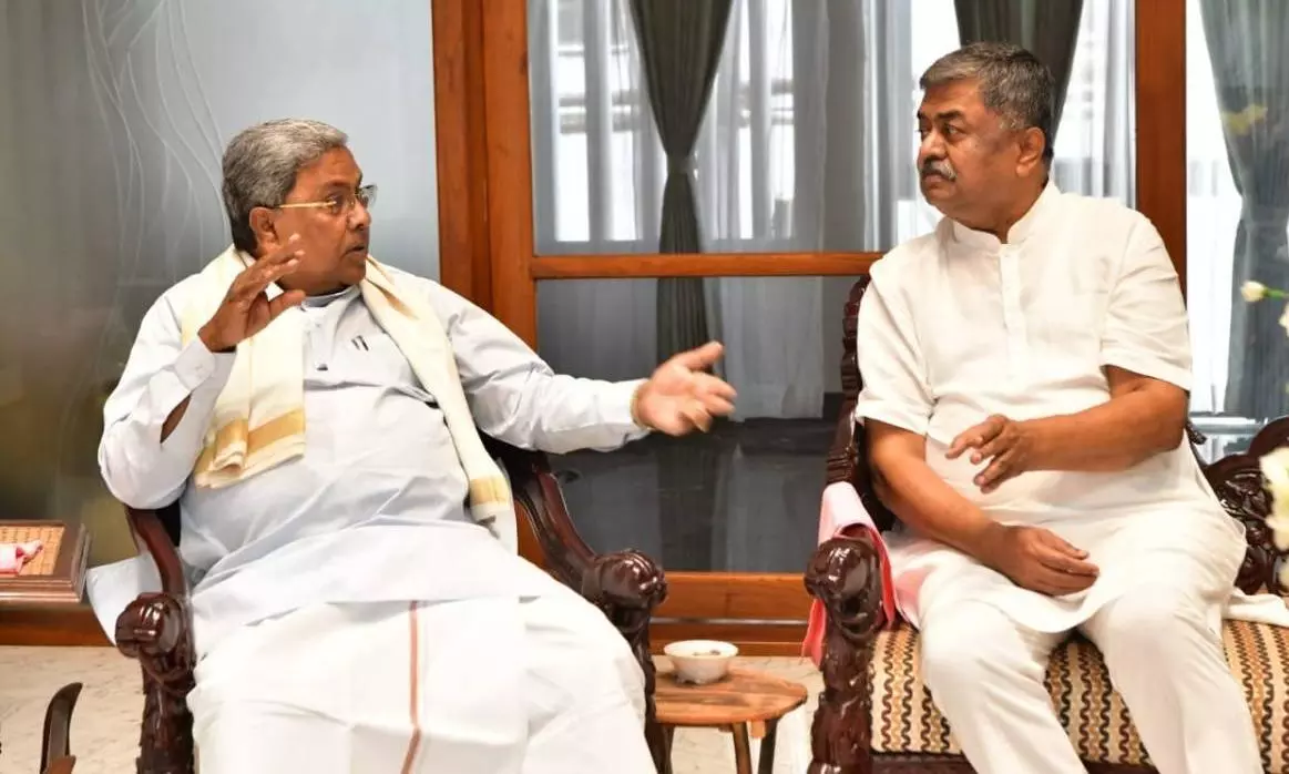 Cabinet Reshuffle: CM Siddaramaiah Visits House of Legislative Council Member BK Hariprasad Cabinet Reshuffle: CM Siddaramaiah Visits House of Legislative Council Member BK Hariprasad