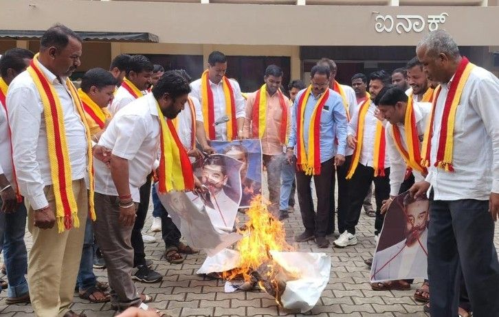ಬೆಳಗಾವಿಯಲ್ಲಿ ಕರವೇ ಕಾರ್ಯಕರ್ತರು ಕಮಲ್ ಹಾಸನ್ ವಿರುದ್ಧ ಪ್ರತಿಭಟನೆ ನಡೆಸಿದರು ಬೆಳಗಾವಿಯಲ್ಲಿ ಕರವೇ ಕಾರ್ಯಕರ್ತರು ಕಮಲ್ ಹಾಸನ್ ವಿರುದ್ಧ ಪ್ರತಿಭಟನೆ ನಡೆಸಿದರು