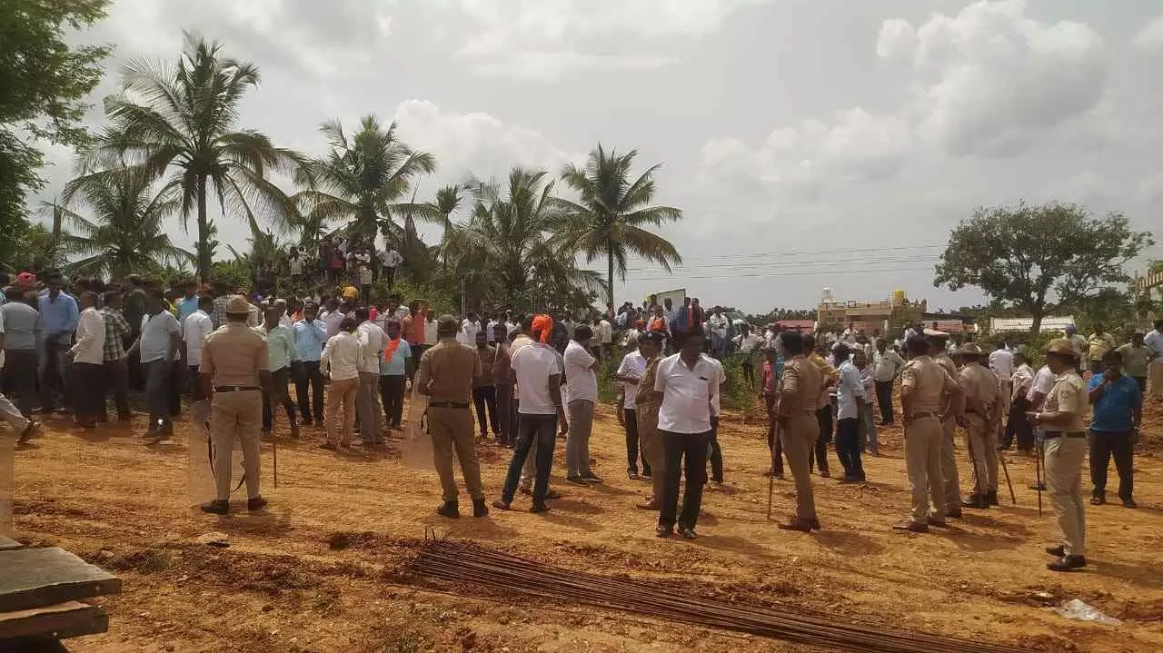 Hemavathi Express Link Canal |ಪೈಪ್ಲೈನ್ ಹಾಕಲು ವಿರೋಧ; ಸರ್ಕಾರದ ವಿರುದ್ಧ ʼಮಾಡು ಇಲ್ಲವೇ ಮಡಿʼ ಹೋರಾಟಕ್ಕೆ ರೈತರು ಸಜ್ಜು Hemavathi Express Link Canal |ಪೈಪ್ಲೈನ್ ಹಾಕಲು ವಿರೋಧ; ಸರ್ಕಾರದ ವಿರುದ್ಧ ʼಮಾಡು ಇಲ್ಲವೇ ಮಡಿʼ ಹೋರಾಟಕ್ಕೆ ರೈತರು ಸಜ್ಜು