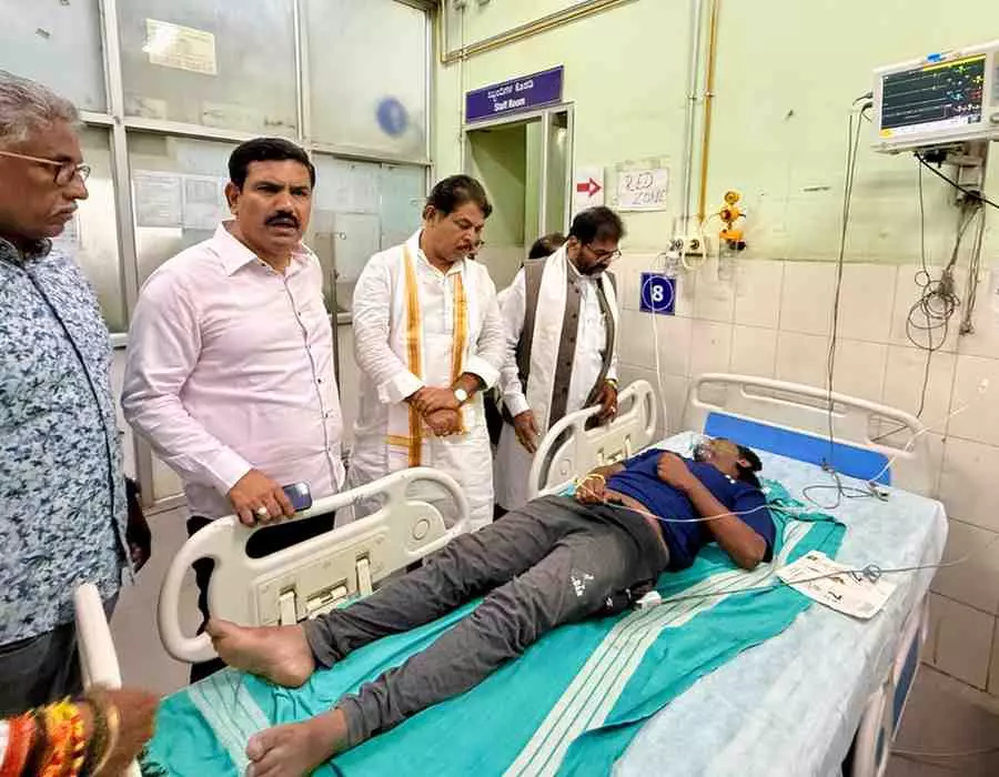 ಆರ್ಸಿಬಿ ವಿಜಯೋತ್ಸದಲ್ಲಿ ಕಾಲ್ತುಳಿತ : ಪ್ರತಿಪಕ್ಷ ಬಿಜೆಪಿ, ಜೆಡಿಎಸ್ ಕೆಂಡಮಂಡಲ ಆರ್ಸಿಬಿ ವಿಜಯೋತ್ಸದಲ್ಲಿ ಕಾಲ್ತುಳಿತ : ಪ್ರತಿಪಕ್ಷ ಬಿಜೆಪಿ, ಜೆಡಿಎಸ್ ಕೆಂಡಮಂಡಲ