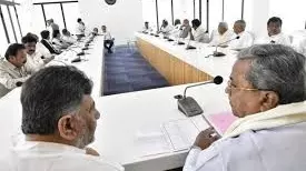 Cabinet Meeting | ಅಭಿವೃದ್ಧಿಗೆ ನಿರಾಸಕ್ತಿ ; ನಂದಿ ಬೆಟ್ಟದ ವಿಶೇಷ ಸಂಪುಟ ಸಭೆ ರದ್ದಾಗಿದ್ದಕ್ಕೆ ಬಯಲು ಸೀಮೆ ಜನರ ಆಕ್ರೋಶ Cabinet Meeting | ಅಭಿವೃದ್ಧಿಗೆ ನಿರಾಸಕ್ತಿ ; ನಂದಿ ಬೆಟ್ಟದ ವಿಶೇಷ ಸಂಪುಟ ಸಭೆ ರದ್ದಾಗಿದ್ದಕ್ಕೆ ಬಯಲು ಸೀಮೆ ಜನರ ಆಕ್ರೋಶ