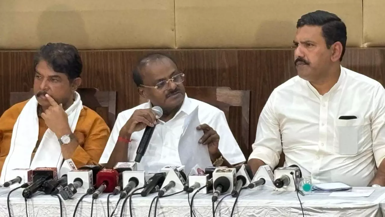 ಬಿಜೆಪಿ-ಜೆಡಿಎಸ್ ಮೈತ್ರಿ ಗಟ್ಟಿಯಾಗಿದೆ: "ಅಸೂಯೆ" ಆರೋಪಕ್ಕೆ ಹೆಚ್.ಡಿ. ಕುಮಾರಸ್ವಾಮಿ ತಿರುಗೇಟು ಬಿಜೆಪಿ-ಜೆಡಿಎಸ್ ಮೈತ್ರಿ ಗಟ್ಟಿಯಾಗಿದೆ: "ಅಸೂಯೆ" ಆರೋಪಕ್ಕೆ ಹೆಚ್.ಡಿ. ಕುಮಾರಸ್ವಾಮಿ ತಿರುಗೇಟು