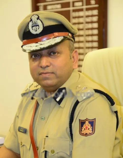 Bangalore stampede: ಕಾಲ್ತುಳಿತ ದುರಂತ: ಗುಪ್ತಚರ ವೈಫಲ್ಯ; ಇಲಾಖೆ ಮುಖ್ಯಸ್ಥ ನಿಂಬಾಳ್ಕರ್ ಎತ್ತಂಗಡಿ Bangalore stampede: ಕಾಲ್ತುಳಿತ ದುರಂತ: ಗುಪ್ತಚರ ವೈಫಲ್ಯ; ಇಲಾಖೆ ಮುಖ್ಯಸ್ಥ ನಿಂಬಾಳ್ಕರ್ ಎತ್ತಂಗಡಿ