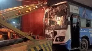 BMTC collides with metro pillar: 11 passengers injured BMTC collides with metro pillar: 11 passengers injured