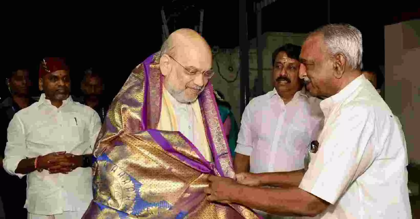 ಅಮಿತ್ ಶಾ ಮದುರೈ ಭೇಟಿ; ನಟ ವಿಜಯ್ ಕಟ್ಟಿದ ಟಿವಿಕೆಯನ್ನು ಎನ್ಡಿಎಗೆ ಸೇರಿಸುವ ಯತ್ನ? ಅಮಿತ್ ಶಾ ಮದುರೈ ಭೇಟಿ; ನಟ ವಿಜಯ್ ಕಟ್ಟಿದ ಟಿವಿಕೆಯನ್ನು ಎನ್ಡಿಎಗೆ ಸೇರಿಸುವ ಯತ್ನ?