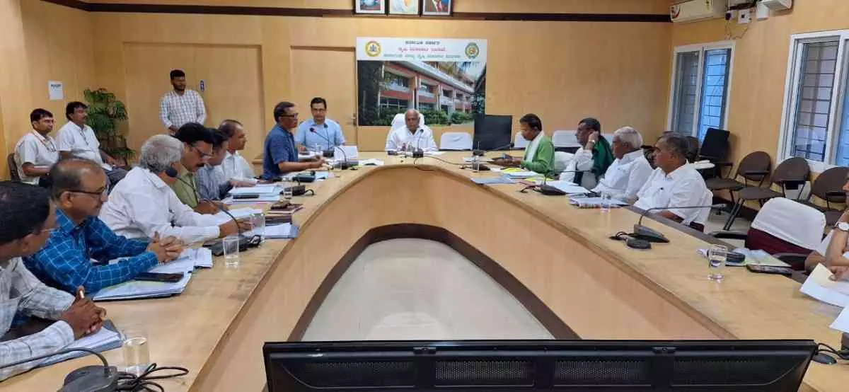 ನವೆಂಬರ್ 1ರಿಂದ ಕಬ್ಬು ನುರಿಸುವಿಕೆ ಆರಂಭ: ಕಬ್ಬು ನಿಯಂತ್ರಣ ಮಂಡಳಿ ಸಭೆ ತೀರ್ಮಾನ ನವೆಂಬರ್ 1ರಿಂದ ಕಬ್ಬು ನುರಿಸುವಿಕೆ ಆರಂಭ: ಕಬ್ಬು ನಿಯಂತ್ರಣ ಮಂಡಳಿ ಸಭೆ ತೀರ್ಮಾನ