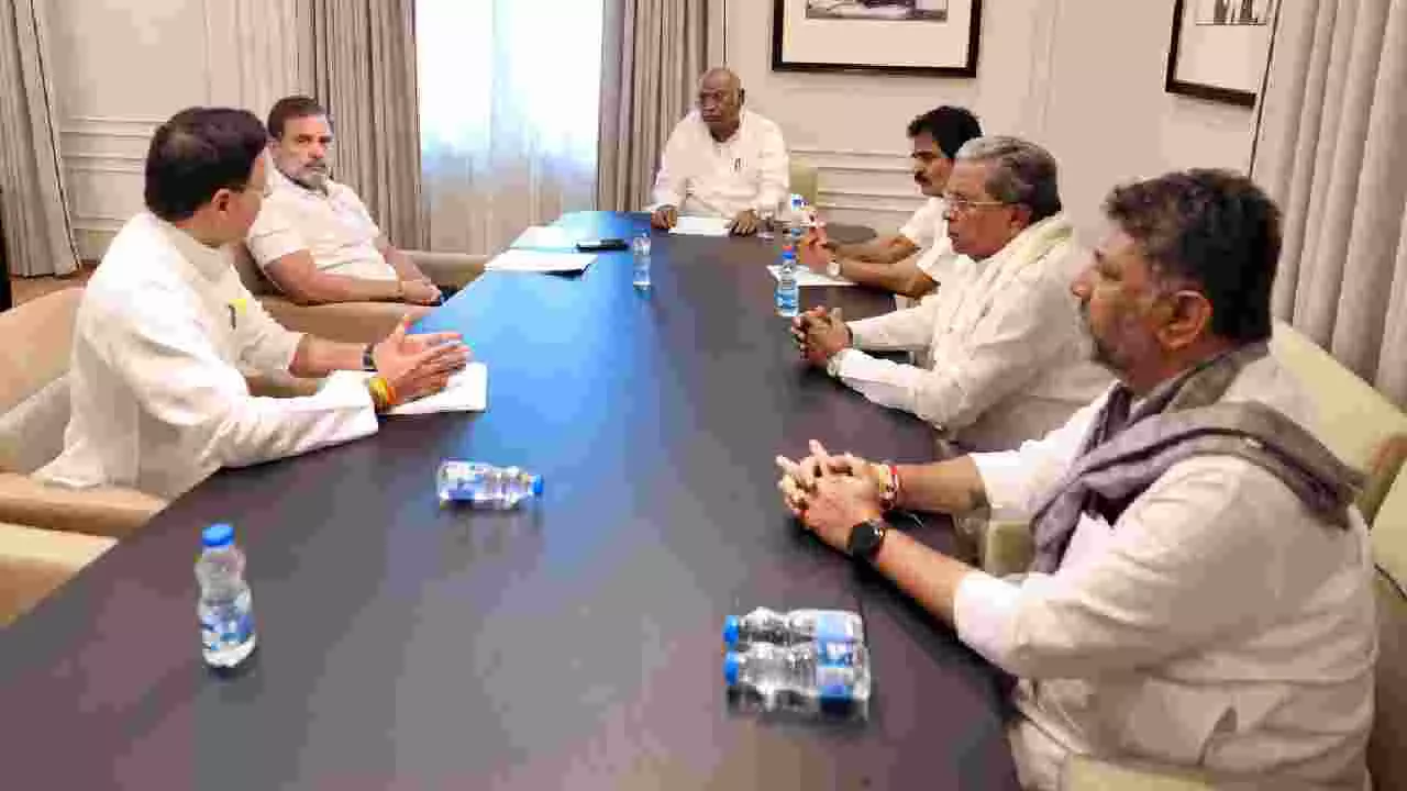 ಜಾತಿಗಣತಿ ವರದಿಗೆ ತಾತ್ವಿಕ ಒಪ್ಪಿಗೆ, ಮರುಗಣತಿಗೆ ಸಿದ್ದರಾಮಯ್ಯ ಸರ್ಕಾರ ನಿರ್ಧಾರ ಜಾತಿಗಣತಿ ವರದಿಗೆ ತಾತ್ವಿಕ ಒಪ್ಪಿಗೆ, ಮರುಗಣತಿಗೆ ಸಿದ್ದರಾಮಯ್ಯ ಸರ್ಕಾರ ನಿರ್ಧಾರ