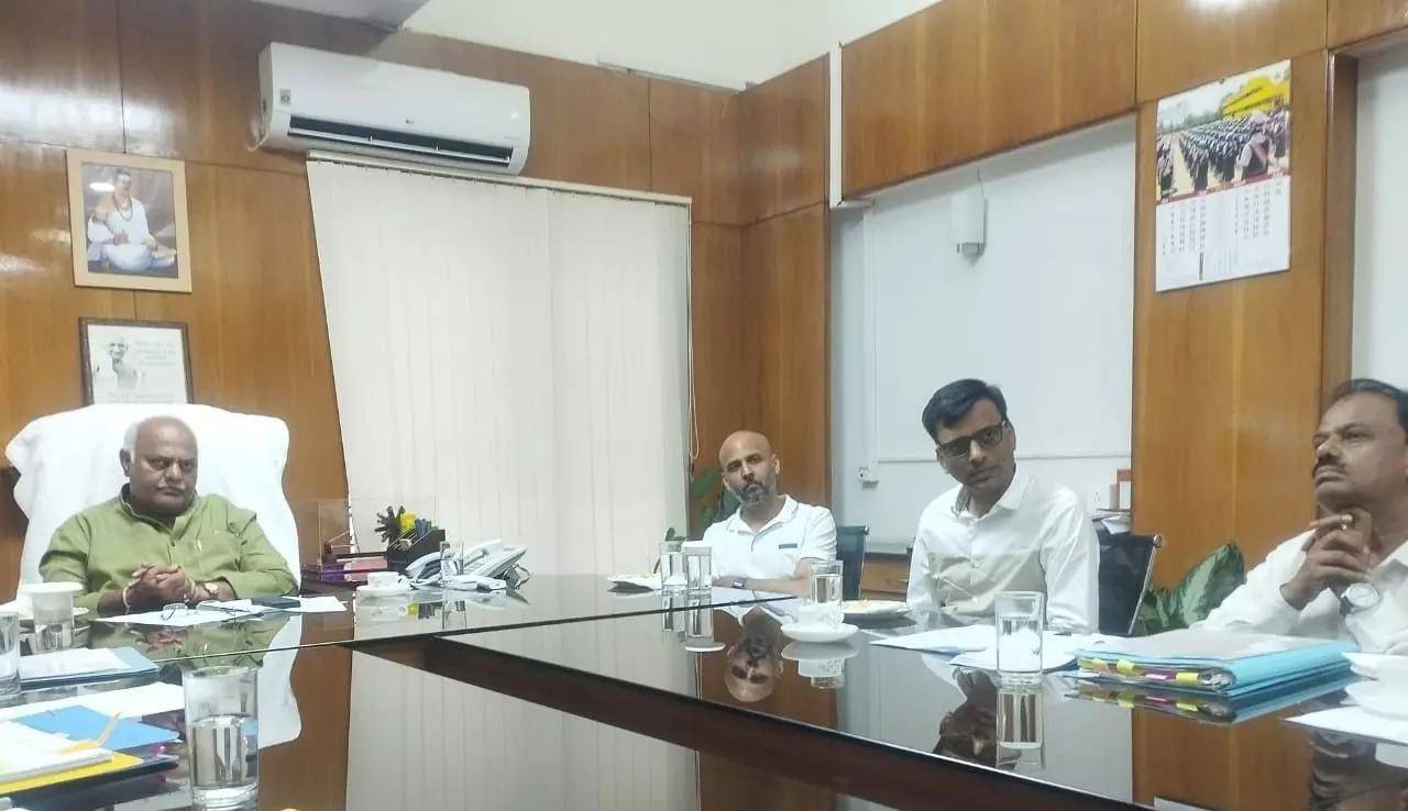 Textile Industry | ಬೆಂಗಳೂರು ಸುತ್ತಮುತ್ತ ಬಂಡವಾಳ ಹೂಡಿಕೆಗೆ ಬಾಂಗ್ಲಾ ದೇಶದ ಜವಳಿ ಉದ್ಯಮಿಗಳ ಆಸೆ Textile Industry | ಬೆಂಗಳೂರು ಸುತ್ತಮುತ್ತ ಬಂಡವಾಳ ಹೂಡಿಕೆಗೆ ಬಾಂಗ್ಲಾ ದೇಶದ ಜವಳಿ ಉದ್ಯಮಿಗಳ ಆಸೆ