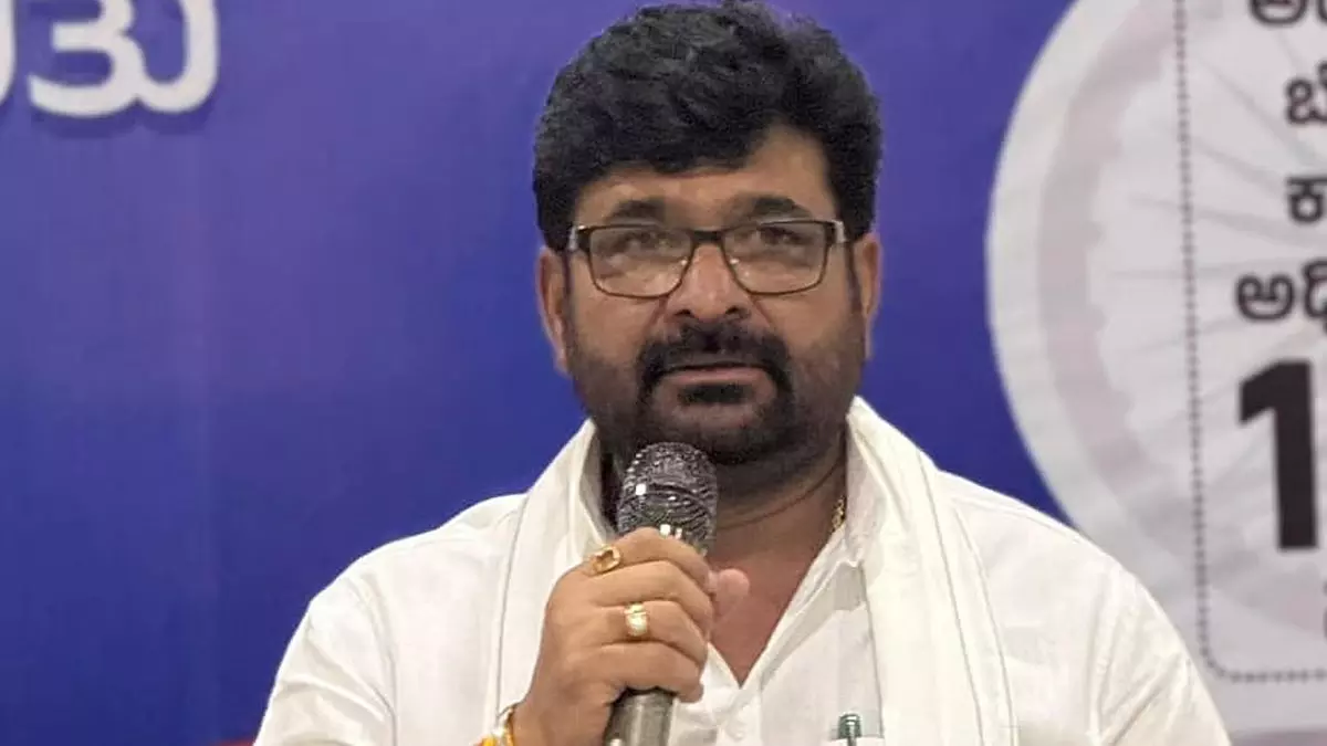 ಯೋಗೇಶ್ ಗೌಡ ಕೊಲೆ ಪ್ರಕರಣ : ಕಾಂಗ್ರೆಸ್ ಶಾಸಕ ವಿನಯ್ ಕುಲಕರ್ಣಿಗೆ ಮತ್ತೆ ಜೈಲು ಯೋಗೇಶ್ ಗೌಡ ಕೊಲೆ ಪ್ರಕರಣ : ಕಾಂಗ್ರೆಸ್ ಶಾಸಕ ವಿನಯ್ ಕುಲಕರ್ಣಿಗೆ ಮತ್ತೆ ಜೈಲು