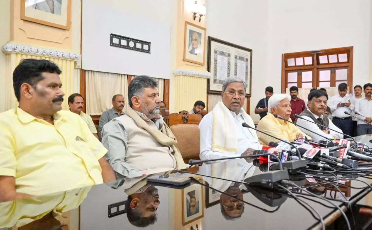 Caste Census | ಹೊಸ ಸಾಮಾಜಿಕ - ಶೈಕ್ಷಣಿಕ ಸಮೀಕ್ಷೆಗೆ ಸಂಪುಟ ಅಸ್ತು; ಹಳೆಯ ಸಮೀಕ್ಷೆಗೆ ಎಳ್ಳು ನೀರು Caste Census | ಹೊಸ ಸಾಮಾಜಿಕ - ಶೈಕ್ಷಣಿಕ ಸಮೀಕ್ಷೆಗೆ ಸಂಪುಟ ಅಸ್ತು; ಹಳೆಯ ಸಮೀಕ್ಷೆಗೆ ಎಳ್ಳು ನೀರು