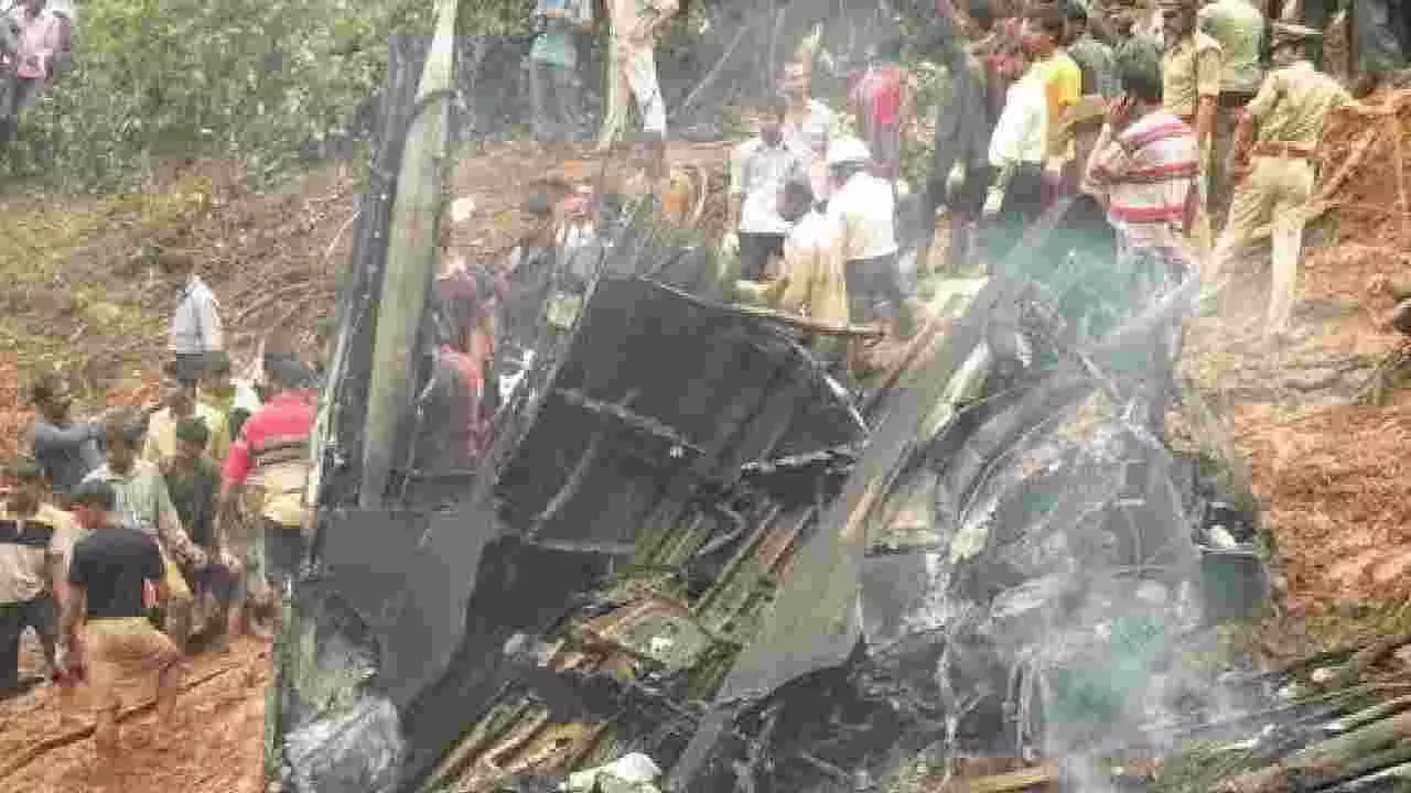 Ahmedabad Air Crash: ಅಹಮದಾಬಾದ್ನಲ್ಲಿ ಏರ್ ಇಂಡಿಯಾ ವಿಮಾನ ಪತನ: ಭಾರತ ಕಂಡ ಭೀಕರ ವಿಮಾನ ದುರಂತಗಳ ವಿವರ ಇಲ್ಲಿದೆ Ahmedabad Air Crash: ಅಹಮದಾಬಾದ್ನಲ್ಲಿ ಏರ್ ಇಂಡಿಯಾ ವಿಮಾನ ಪತನ: ಭಾರತ ಕಂಡ ಭೀಕರ ವಿಮಾನ ದುರಂತಗಳ ವಿವರ ಇಲ್ಲಿದೆ