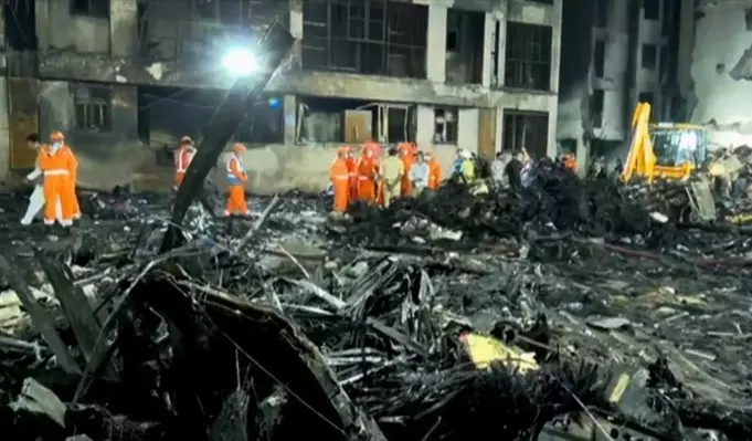 Ahmedabad Plane Crash | ಏರ್ ಇಂಡಿಯಾ ಡ್ರೀಮ್ಲೈನರ್ ಪತನದಲ್ಲಿ 265 ಮಂದಿ ಸಾವು; ಘಟನಾ ಸ್ಥಳಕ್ಕೆ ಆಗಮಿಸಿದ ಪ್ರಧಾನಿ ಮೋದಿ Ahmedabad Plane Crash | ಏರ್ ಇಂಡಿಯಾ ಡ್ರೀಮ್ಲೈನರ್ ಪತನದಲ್ಲಿ 265 ಮಂದಿ ಸಾವು; ಘಟನಾ ಸ್ಥಳಕ್ಕೆ ಆಗಮಿಸಿದ ಪ್ರಧಾನಿ ಮೋದಿ