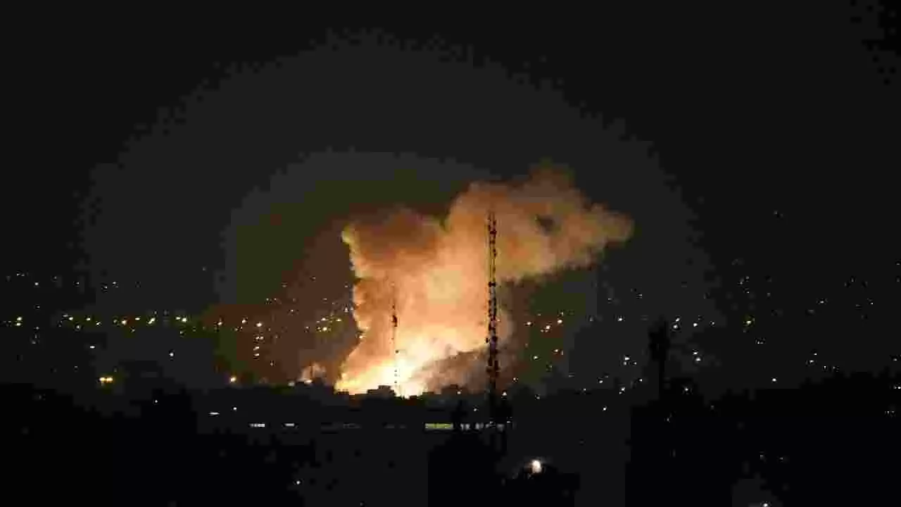 Israel attacks Iran : ಇರಾನ್ ಮೇಲೆ ಇಸ್ರೇಲ್ ವೈಮಾನಿಕ ದಾಳಿ, ಏರ್ ಇಂಡಿಯಾದ 16 ವಿಮಾನಗಳ ಮಾರ್ಗ ಬದಲಾವಣೆ Israel attacks Iran : ಇರಾನ್ ಮೇಲೆ ಇಸ್ರೇಲ್ ವೈಮಾನಿಕ ದಾಳಿ, ಏರ್ ಇಂಡಿಯಾದ 16 ವಿಮಾನಗಳ ಮಾರ್ಗ ಬದಲಾವಣೆ