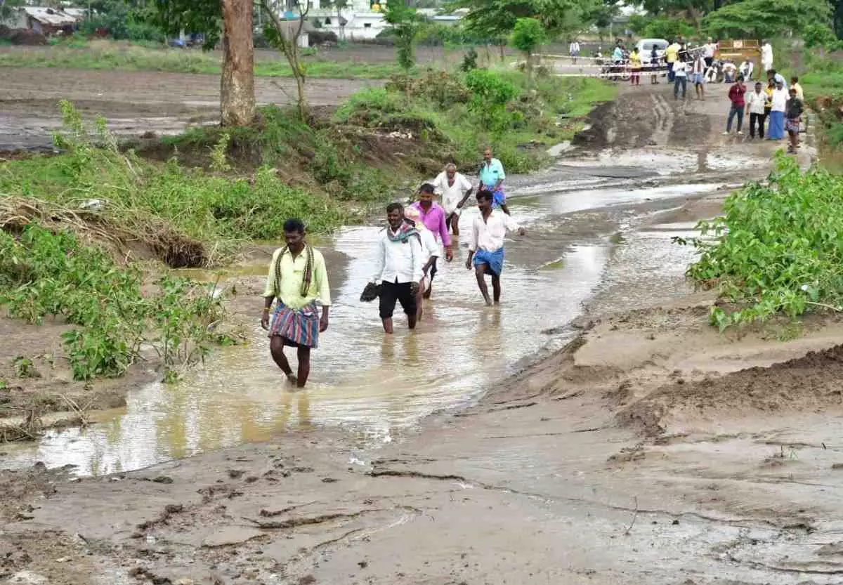 Heavy rains in Belgaum, Dharwad, two dead, one missing Heavy rains in Belgaum, Dharwad, two dead, one missing