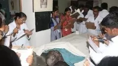 Crisis in Medical Colleges | ವೈದ್ಯ ವಿದ್ಯಾರ್ಥಿಗಳ ಅಧ್ಯಯನಕ್ಕೆ ಸಿಗುತ್ತಿಲ್ಲ ಮೃತದೇಹಗಳು; ಸಿಕ್ಕರೂ ಮೂವತ್ತು ಮಂದಿಗೆ ಒಂದೇ!