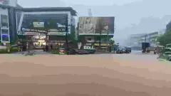 ಭಾರೀ ಮಳೆ ಮುಂದುವರಿಕೆ, ಕೆತ್ತಿಕಲ್‌ನಲ್ಲಿ ಗುಡ್ಡ ಕುಸಿತದಿಂದ ಸಂಚಾರಕ್ಕೆ ಅಡ್ಡಿ; ಕಂಕನಾಡಿಯಲ್ಲಿ ಮನೆಗಳಿಗೆ ಹಾನಿ