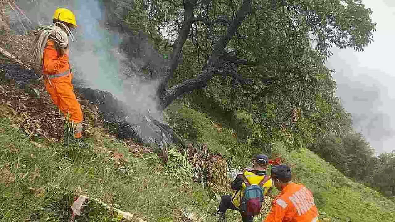 Helicopter Crash: ಕೇದಾರನಾಥ ಬಳಿ ಹೆಲಿಕಾಪ್ಟರ್ ದುರಂತ: ಪೈಲಟ್ ಸೇರಿ 7 ಮಂದಿ ದುರ್ಮರಣ Helicopter Crash: ಕೇದಾರನಾಥ ಬಳಿ ಹೆಲಿಕಾಪ್ಟರ್ ದುರಂತ: ಪೈಲಟ್ ಸೇರಿ 7 ಮಂದಿ ದುರ್ಮರಣ