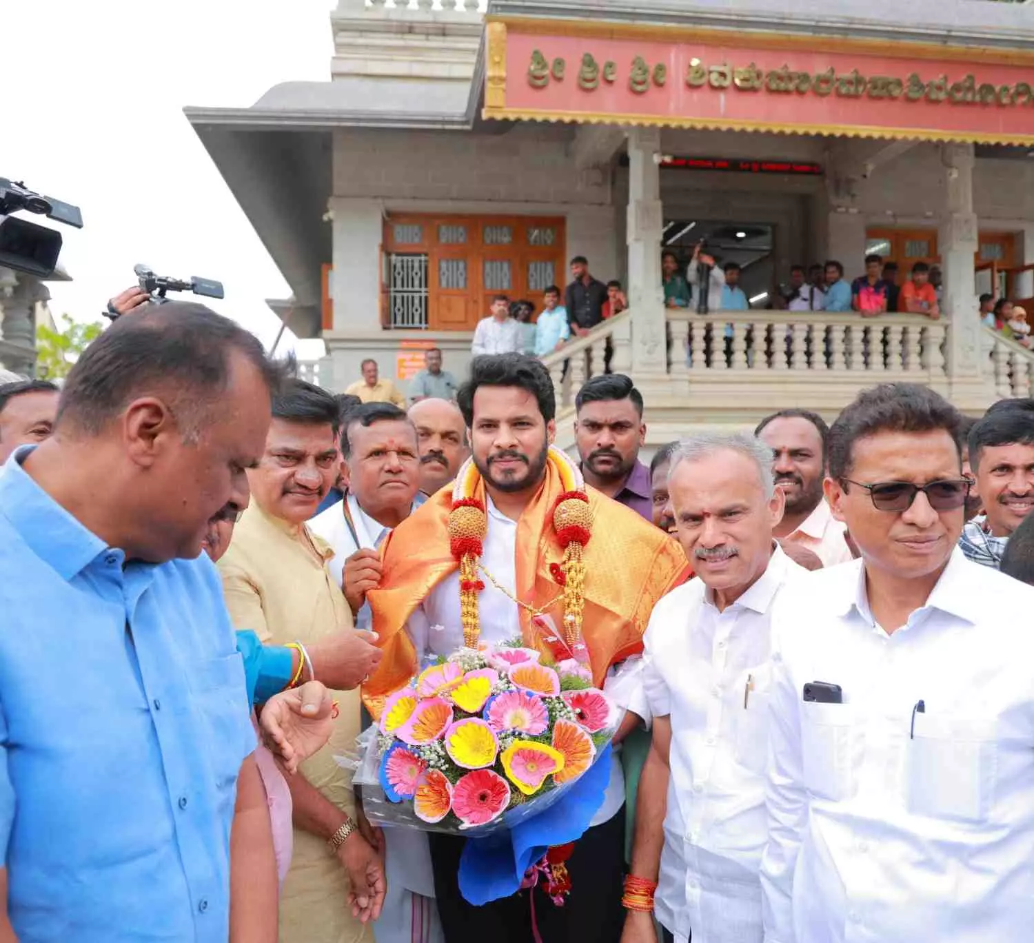 ನಿಖಿಲ್ ರಾಜ್ಯ ಪ್ರವಾಸ | ಬಿಜೆಪಿ ಶಾಸಕರಿಂದ ಶುಭ ಹಾರೈಕೆ; ನೆಲೆ ಭದ್ರಪಡಿಸಿಕೊಳ್ಳಲು ಜೆಡಿಎಸ್ ಚಿತ್ತ ನಿಖಿಲ್ ರಾಜ್ಯ ಪ್ರವಾಸ | ಬಿಜೆಪಿ ಶಾಸಕರಿಂದ ಶುಭ ಹಾರೈಕೆ; ನೆಲೆ ಭದ್ರಪಡಿಸಿಕೊಳ್ಳಲು ಜೆಡಿಎಸ್ ಚಿತ್ತ
