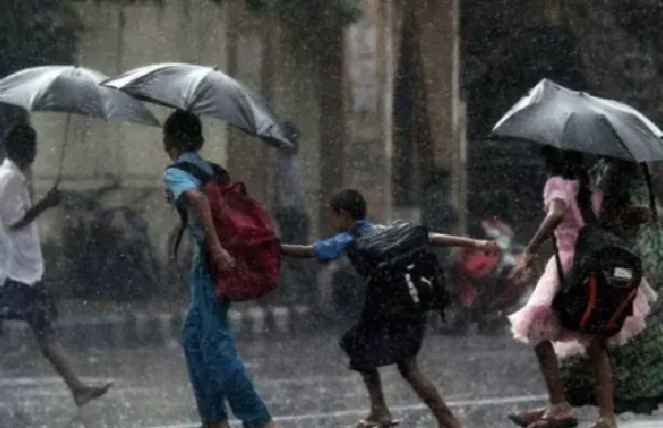 Monsoon Rain| ರಾಜ್ಯದ ಕೆಲವು ಜಿಲ್ಲೆಗಳಲ್ಲಿ ಭಾರೀ ಮಳೆ; ಶಾಲಾ ಕಾಲೇಜುಗಳಿಗೆ ರಜೆ ಘೋಷಣೆ Monsoon Rain| ರಾಜ್ಯದ ಕೆಲವು ಜಿಲ್ಲೆಗಳಲ್ಲಿ ಭಾರೀ ಮಳೆ; ಶಾಲಾ ಕಾಲೇಜುಗಳಿಗೆ ರಜೆ ಘೋಷಣೆ