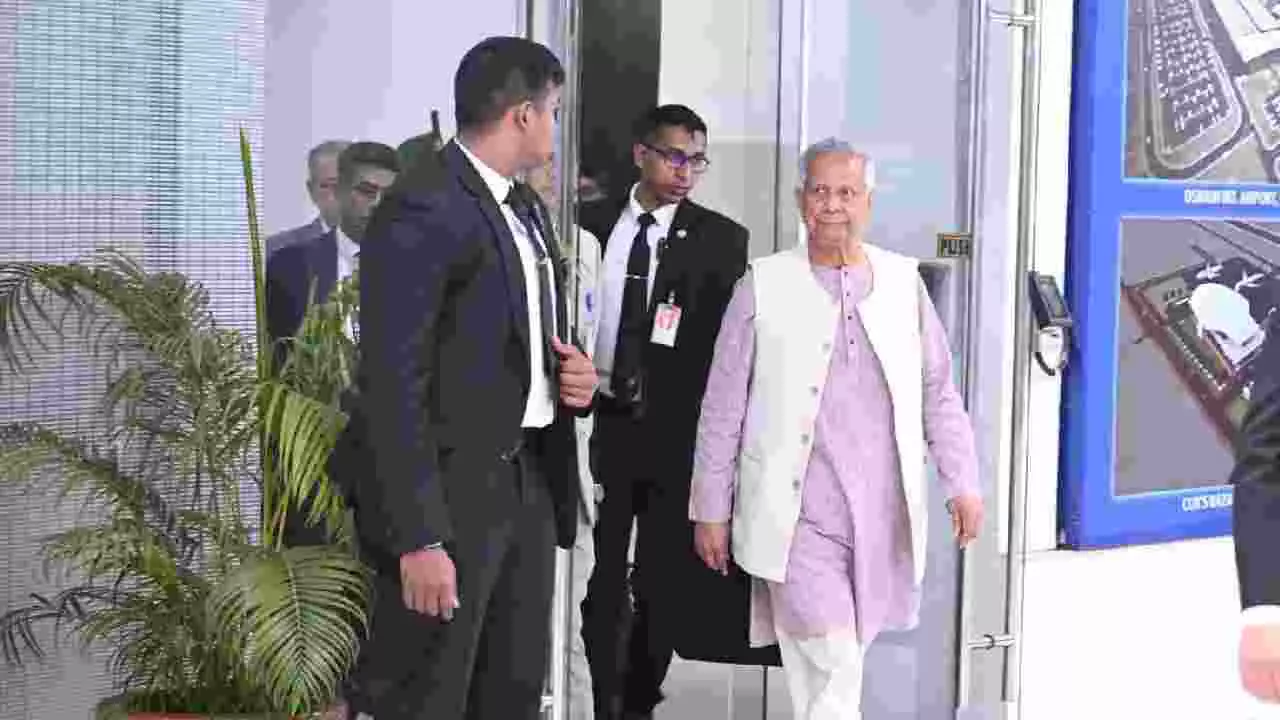 ಬಾಂಗ್ಲಾದೇಶದ ಭವಿಷ್ಯ ಅನಿಶ್ಚಿತ: 2026ರ ಚುನಾವಣೆವರೆಗೂ ಸವಾಲುಗಳ ಸುಳಿ! ಬಾಂಗ್ಲಾದೇಶದ ಭವಿಷ್ಯ ಅನಿಶ್ಚಿತ: 2026ರ ಚುನಾವಣೆವರೆಗೂ ಸವಾಲುಗಳ ಸುಳಿ!