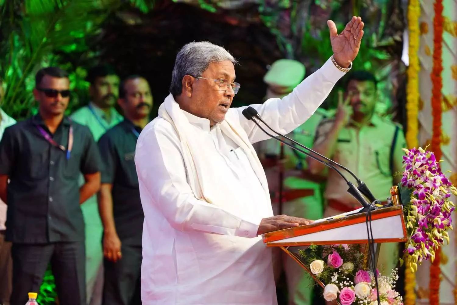 ವಿದ್ಯುತ್ ಇಲಾಖೆಯಲ್ಲಿ 35,000 ಹುದ್ದೆಗಳ ಭರ್ತಿ, 532 ಪೌರಕಾರ್ಮಿಕರ ಹುದ್ದೆ ಕಾಯಂ: ಸಿಎಂ ವಿದ್ಯುತ್ ಇಲಾಖೆಯಲ್ಲಿ 35,000 ಹುದ್ದೆಗಳ ಭರ್ತಿ, 532 ಪೌರಕಾರ್ಮಿಕರ ಹುದ್ದೆ ಕಾಯಂ: ಸಿಎಂ